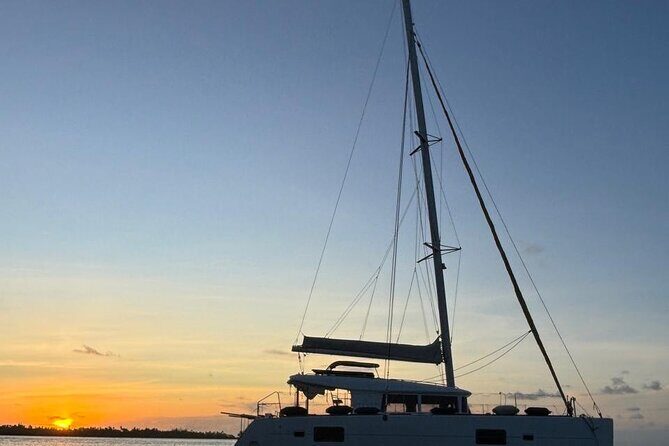 Polynesian atmosphere in Bora Bora Lagoon, Tapas and Cocktail - A Detailed Look at the Bora Bora Lagoon Sunset Cruise