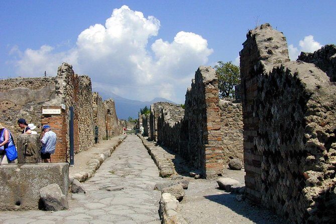 Pompeii and Mount Vesuvius SELECT tour - A Deep Dive into the Pompeii and Vesuvius Tour Experience