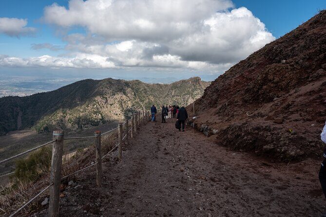 Pompeii and Vesuvius Small Group Tour from Sorrento with Pizza - FAQ