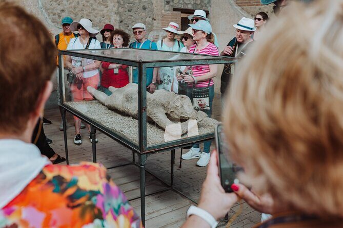 Pompeii Archaeological Small-Group tour for 15 people - Exploring Pompeii with a Small-Group Tour