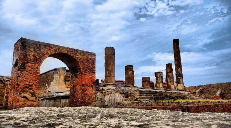 Pompeii: Group Tour with an Archeologist Guide - Key Points