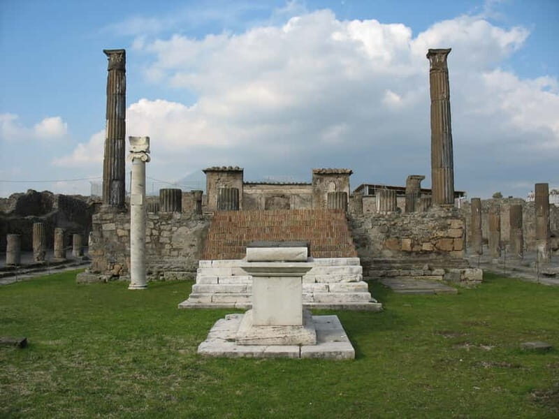 Pompeii: Group Tour with an Archeologist Guide - Who Should Consider This Tour?