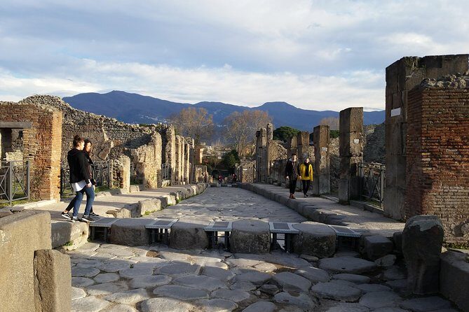 Pompeii Herculaneum - In-Depth Review: A Day with History and Flavor