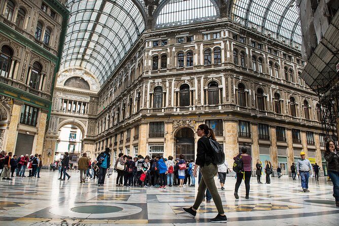 Pompeii ruins and the city of Naples with private transportation - Key Points