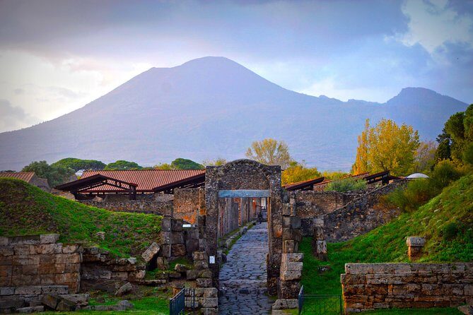 Pompeii ruins - A Close Look at the Pompeii Ruins Tour