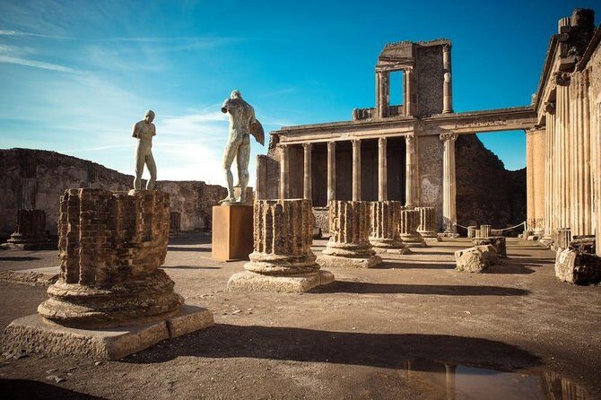 Pompeii Ruins visit for 3 hours (round-trip included) - Key Points