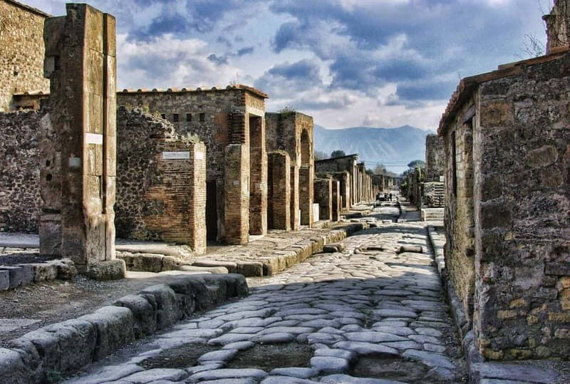Pompeii: Skip the Line Entry Ticket (art) with Book - FAQ
