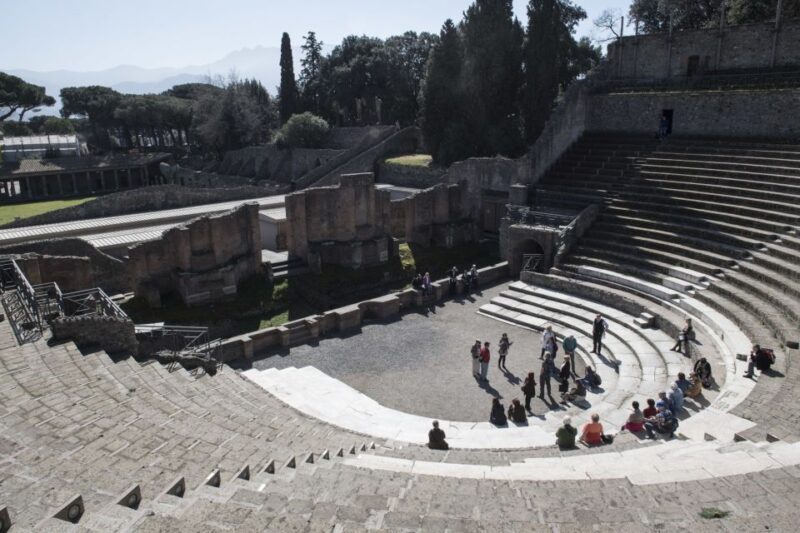 Pompeii Small Group with Archeological tour guide expertise - Key Points