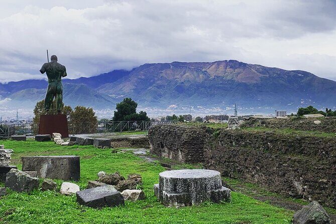 Pompeii tour with LOCAL GUIDE and SKIP THE LINE entrance - A Detailed Look at the Pompeii Tour