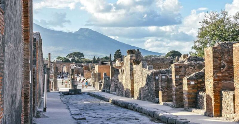 Pompeii: Visita guidata in piccoli gruppi, con guida esperta - A Deep Dive into the Pompeii Guided Tour