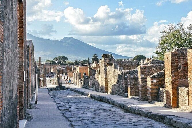 Pompeii Walking Tour: The Real History of the Ruins - Key Points