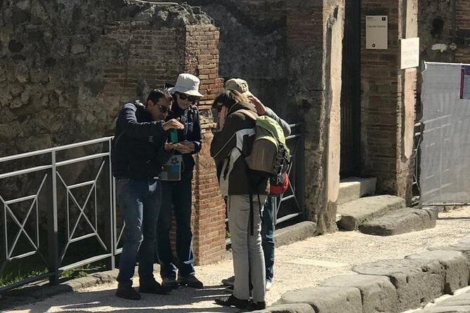 Pompeii with an archaeologist, the original!!! - Frequently Asked Questions