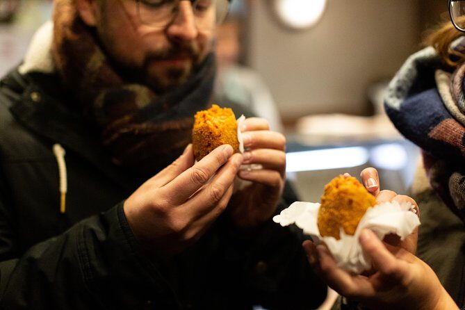 Pope`s favorite Food Tour, Rome Vatican Area walking Food Tour - Second Stop: Cannoli in Borgo