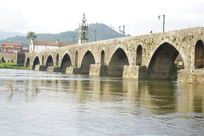 Port to Santiago de Compostela with up to 3 stops on the way - Key Points