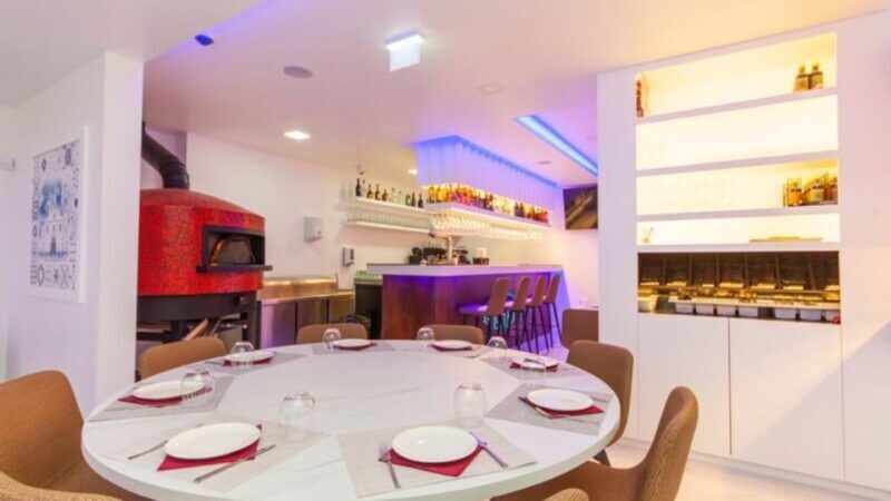 Portimão: Arabian Night Dance Show with Tapas and Wine - Key Points