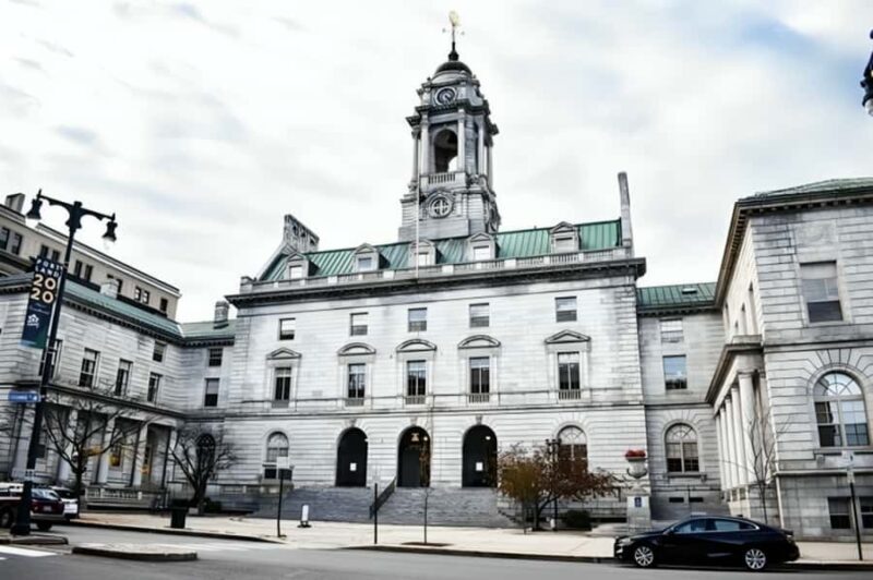 Portland : Highlights Walking Tour With A Guide - Key Points