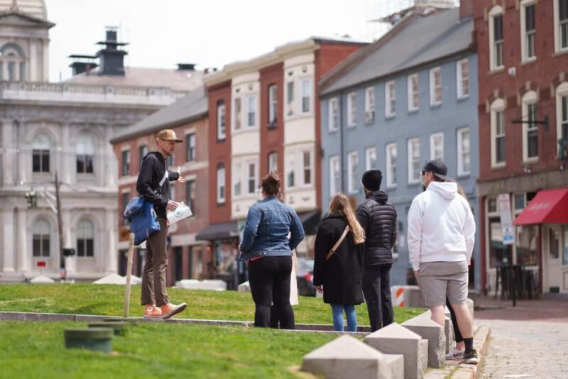 Portland: Walking Food Tour  Warm Donuts & History - A Delightful Mix of Food and History in Portland’s Old Port