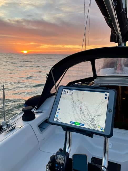 Porto: Best Exclusive Charming Sailboat Sunset - Navigating Porto and Gaia from a Different Perspective