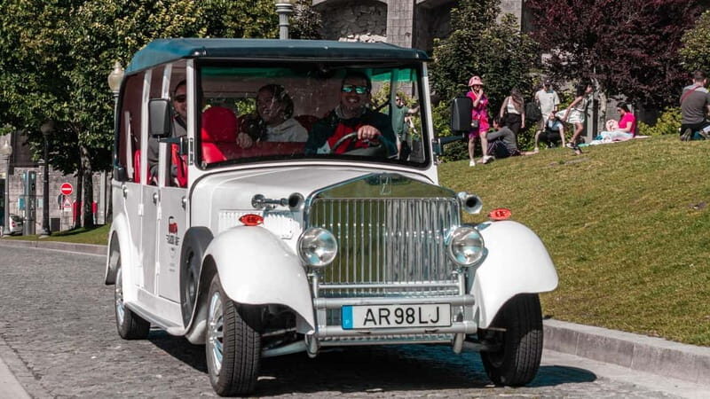 Porto: City Center Eco Car e Cruzeiro Rio Douro - Key Points