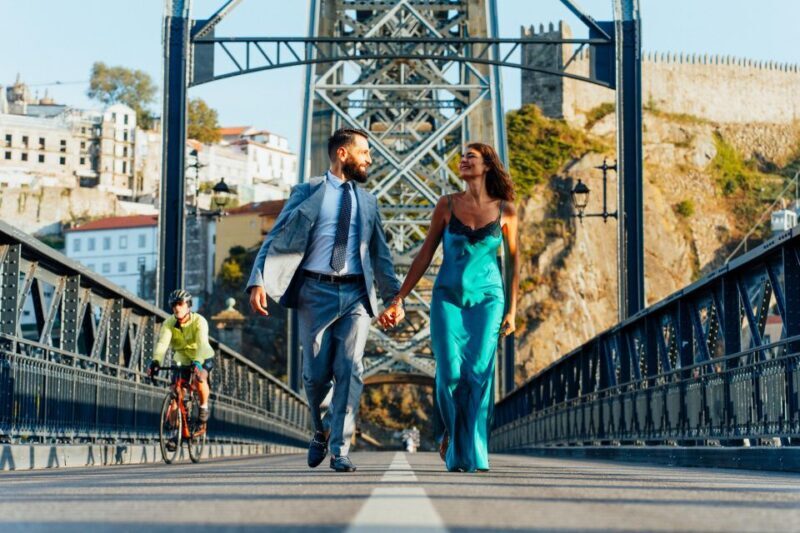 Porto: Couple Photo session in Foz Velha - Discovering Porto with a Personal Touch
