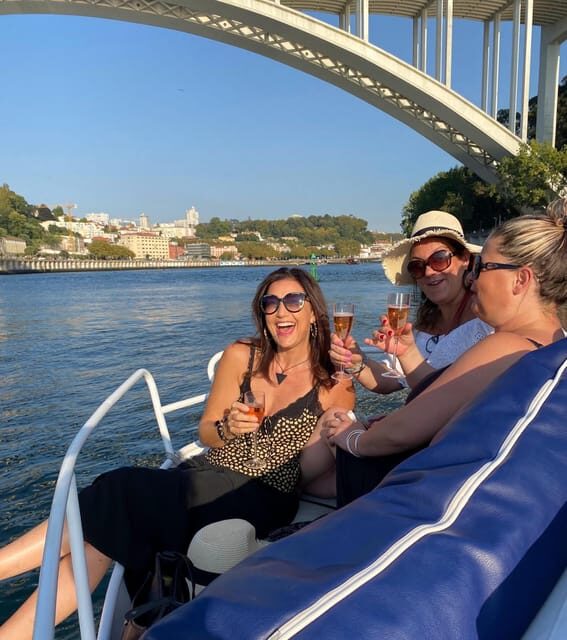 Porto: Douro private cruiser (only for you)6 bridges/sunset - Key Points