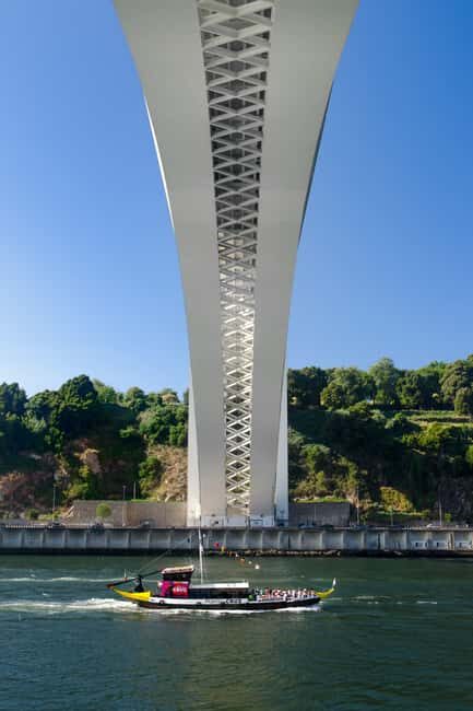 Porto: Explore 6 Iconic Bridges on an Authentic Rabelo Boat - An Introduction to the Experience
