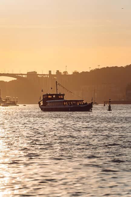 Porto: Explore 6 Iconic Bridges on an Authentic Rabelo Boat - Authenticity and Comfort