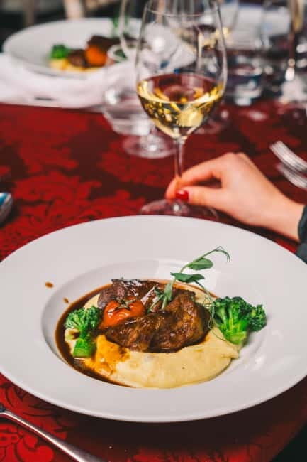 Porto: Fado Show & Dinner: A Night of Fado & Fine Dining - The Sum Up