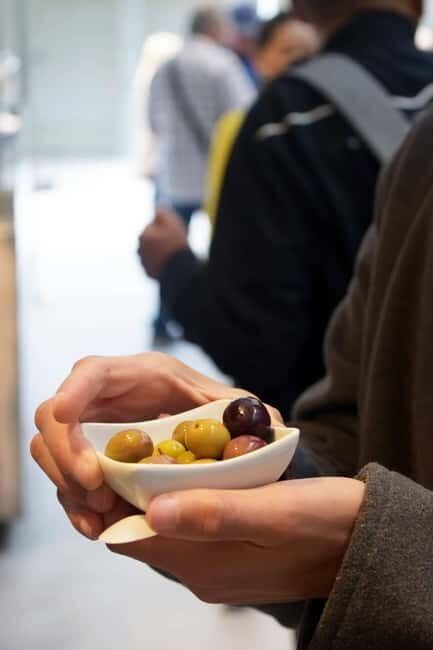 Porto: Food Tour with Tastings and Souvenirs - The Itinerary in Detail