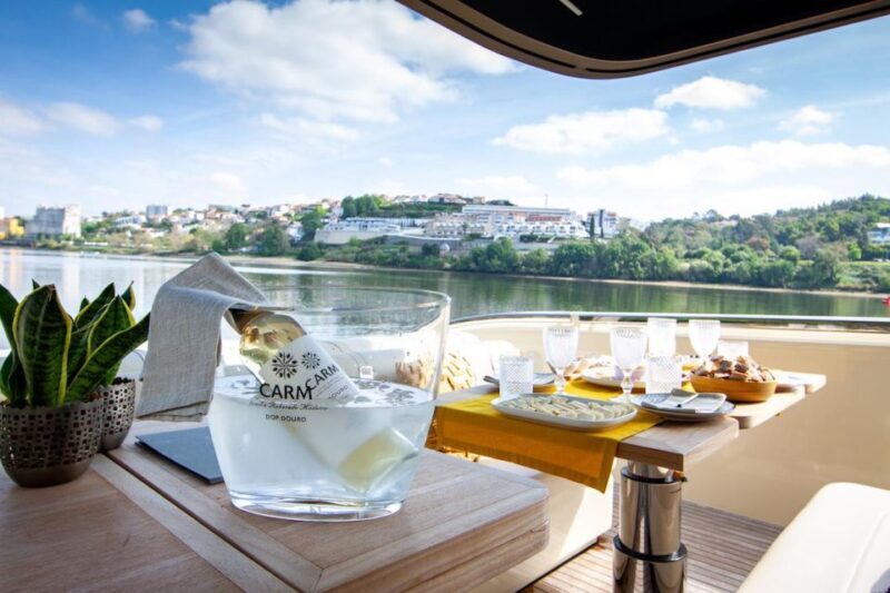 Porto: FULLDAY Private Luxury Yacht in the Douro - Key Points