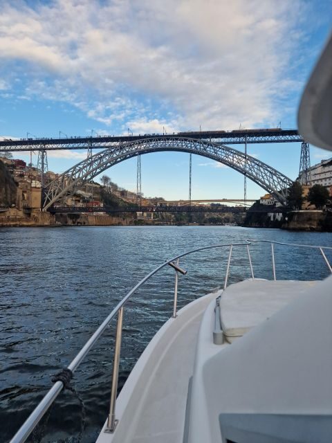 Porto: Guide Boat tour with tasting of 4 Port wines - Key Points