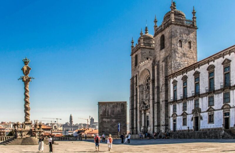 Porto: Guided Tour by Tuk-Tuk and Douro River Cruise - Key Points
