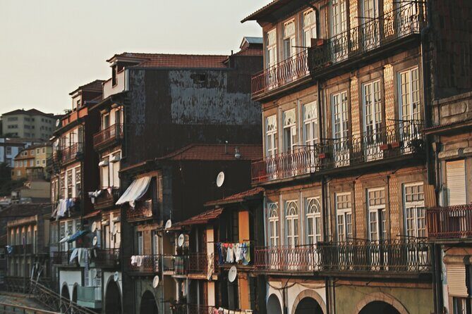 Porto "Old Town" Walking Tour with river cruise (Small-groups) - Exploring Porto on Foot with a Local Guide