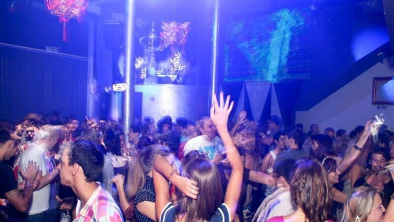 Porto: PubCrawl with 6 Drinks+VIP Club Entry - Experience Provider