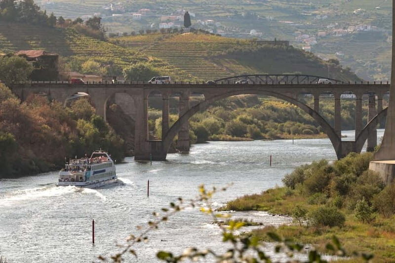 Porto/Regua/Porto (and reverse): Douro River Cruise + Lunch - Key Points