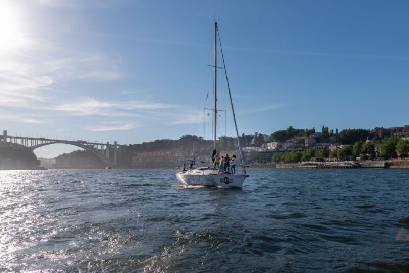 Porto: Romantic Sailboat Cruise - FAQs