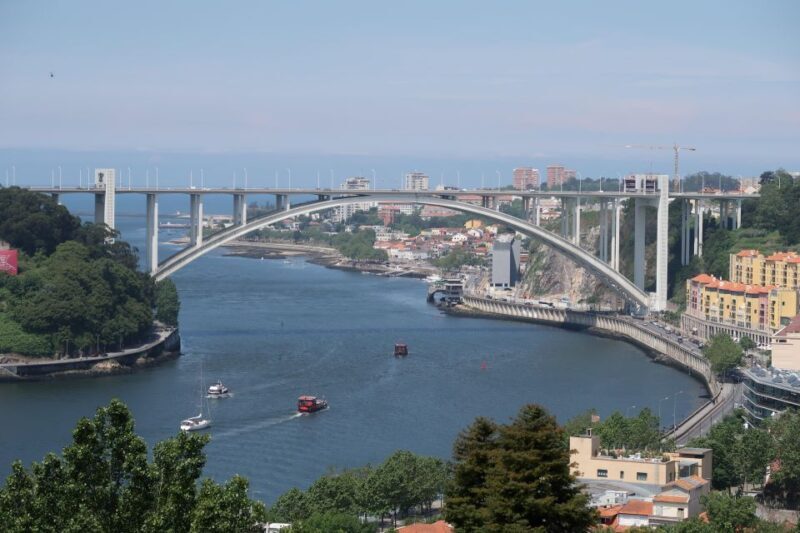 Porto: Self-Guided Bike and Boat Tour with Port Wine Tasting - Who Should Consider This Tour?