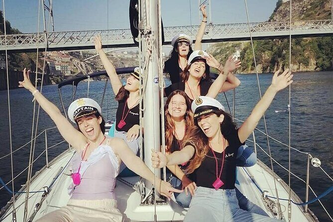 Porto: Single Party on a charming sailboat with welcome drink - Who Should Consider This Tour