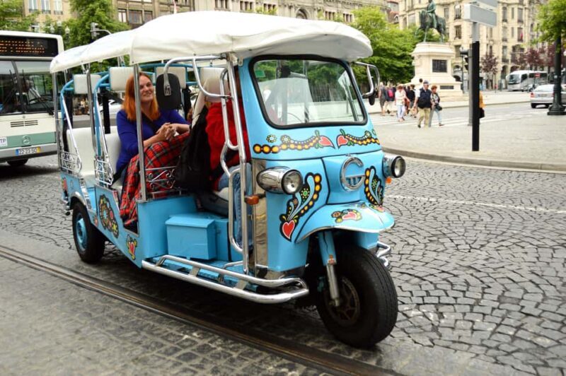 Porto: Tuk Tuk Tour with Olive Oil Tasting - The Experience in Detail