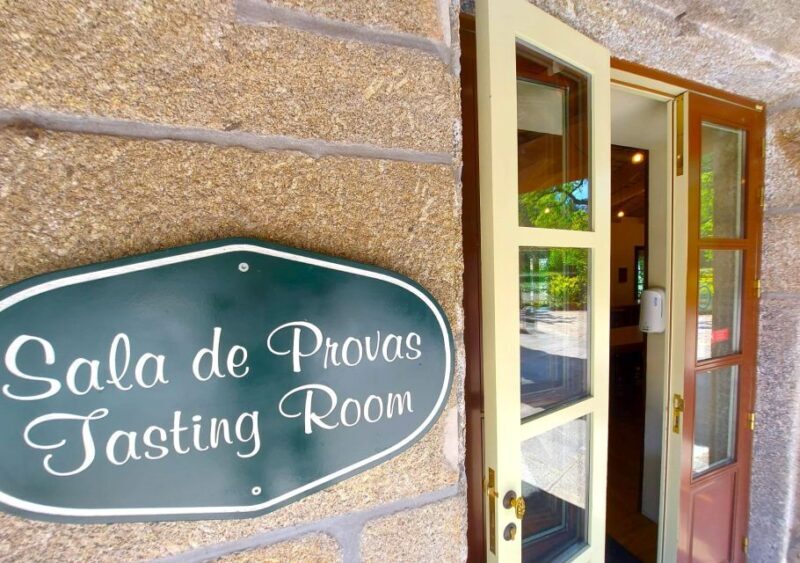 Porto: Wine Tastings (Green Wine) & Tradicional Lunch - A detailed breakdown: what makes this tour special