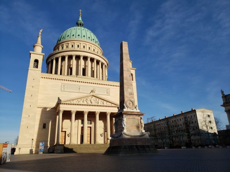 Potsdam: Private Bus Tour with Park Walk to Sanssouci Palace - Key Points