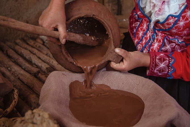Pottery classes in a hidden community in Cusco - Key Points