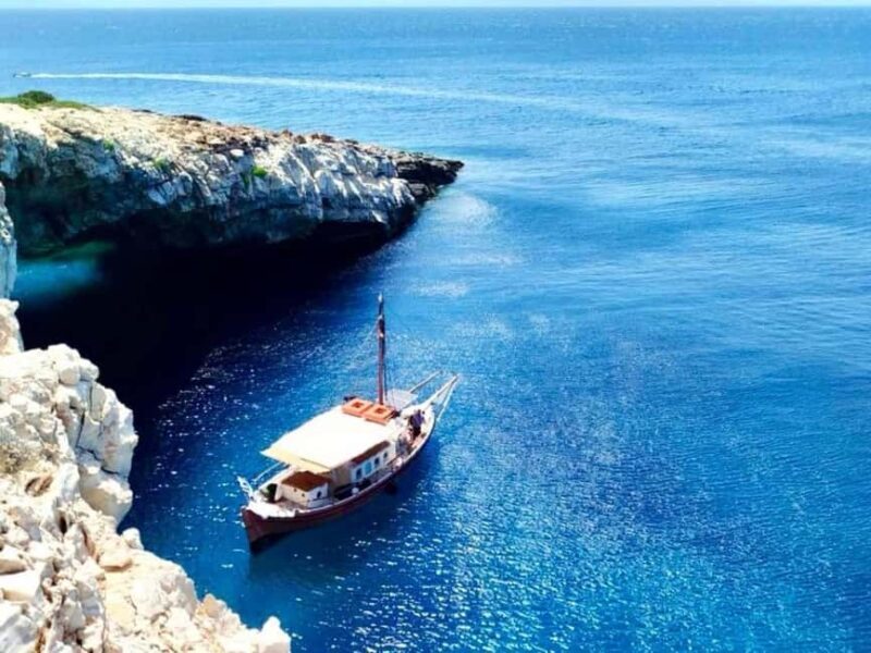 Pounta: A boat trip to the Pirate Cave - Key Points