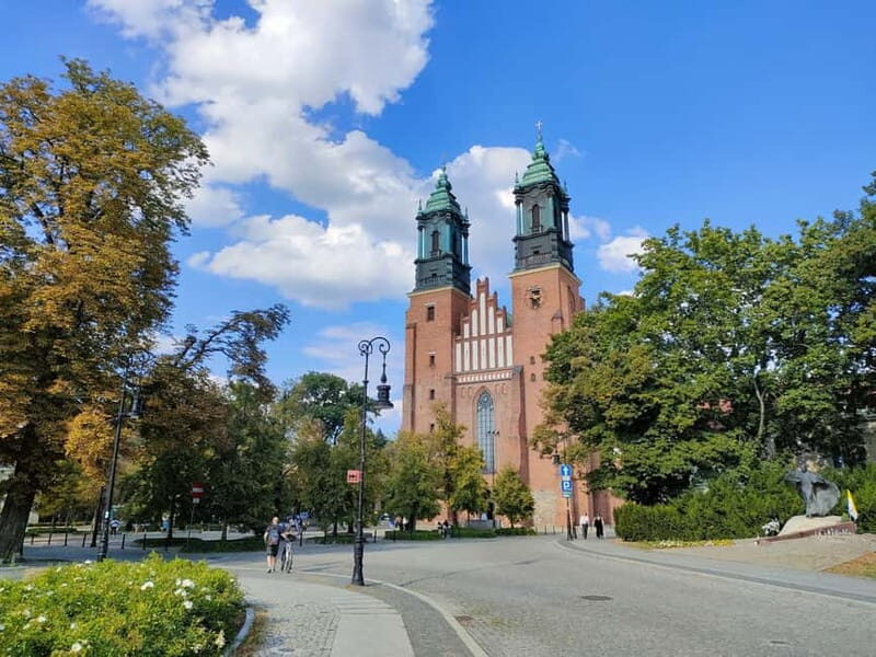 Pozna: Bike Tour of Top Highlights with a Local Guide - Authentic Experiences and Authenticity