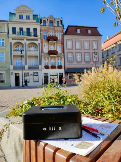 Pozna: Discover & Play  A Guided Tour with a City Game - Exploring Pozna: A Balanced Perspective