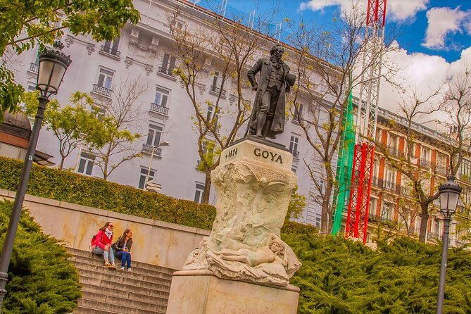 Prado Museum and El Retiro Park Guided Tour Unesco Heritage - Midday Transition: The Walk to the Prado