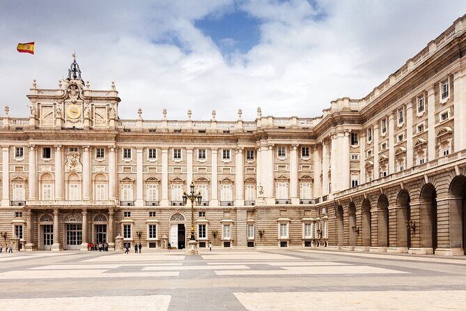 Prado Museum and Royal Palace Private Tour - Discover Madrid’s Royal Heritage and Artistic Masterpieces in One Smooth Tour