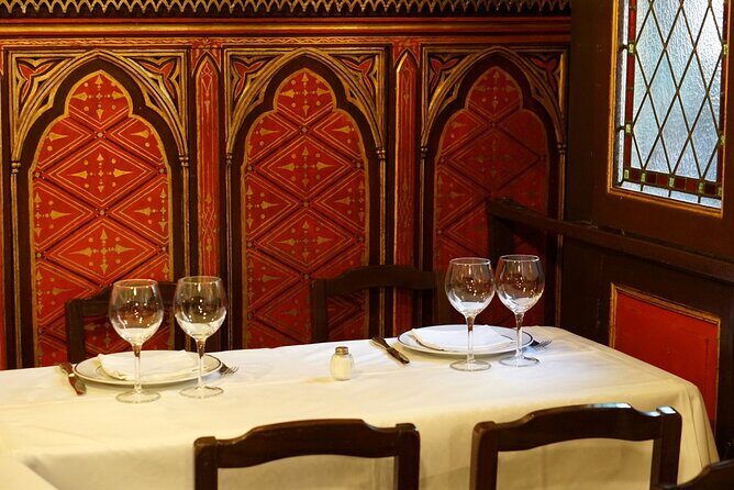 Prado Museum Tour & Lunch at the Oldest Restaurant in the World - Strolling through Madrid’s Literary Quarter and Plaza Mayor