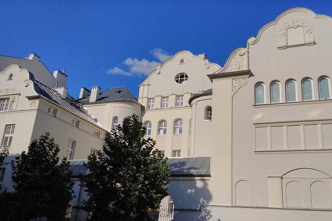 Praga District: Warsaws Hidden Gem - In-Depth Review of the Praga District Tour