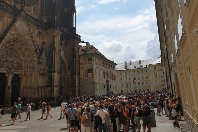 Prague: 1-Hour Castle Tour With Fast-GET Admission Ticket - Quick Overview: What to Expect from the Prague Castle 1-Hour Tour
